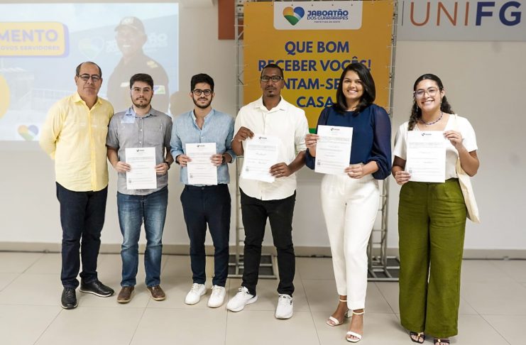 Prefeito de Jaboatão, Mano Medeiros, dá posse a 145 novos concursados nas áreas de Educação e Saúde