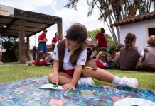 Inglês nas férias: como manter o aprendizado de forma leve e divertida durante o recesso escolar