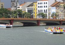 No Dia dos Manguezais, jovens do Recife participam de aula pública em catamarã
