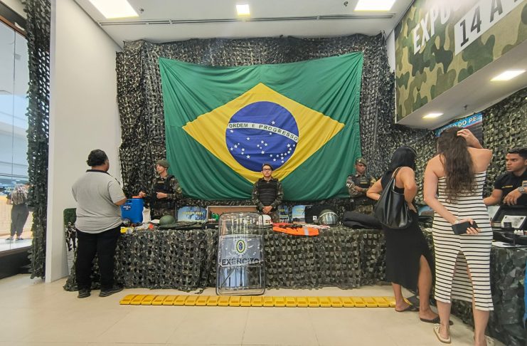 Shopping Guararapes recebe exposição do Exército, em homenagem à Semana do Soldado