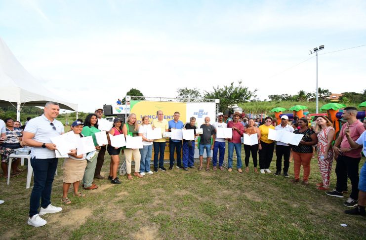 Mano e Andréa Medeiros celebram conquistas para a agricultura familiar do Jaboatão, em evento festivo na Zona Rural
