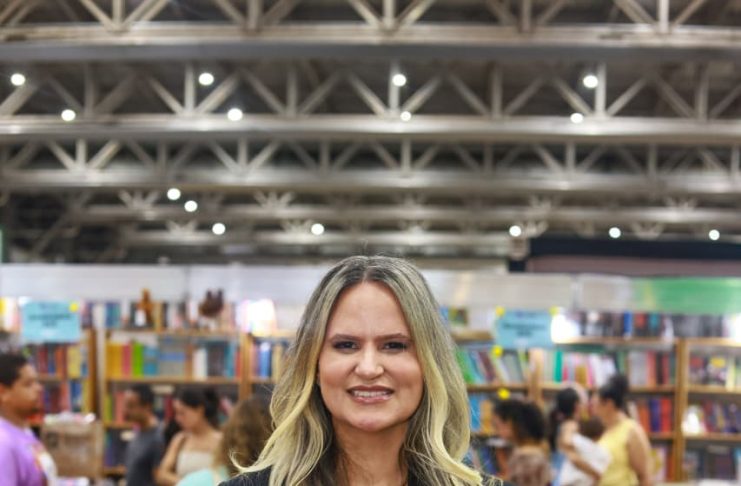 Lançamento independente, livro Flor de Gerundiar inicia vendas e floresce entre leitores