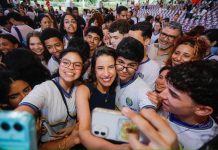 Ganhe o Mundo: governadora de Pernambuco, Raquel Lyra, entrega kits de viagem a 700 estudantes que farão intercâmbio no Canadá