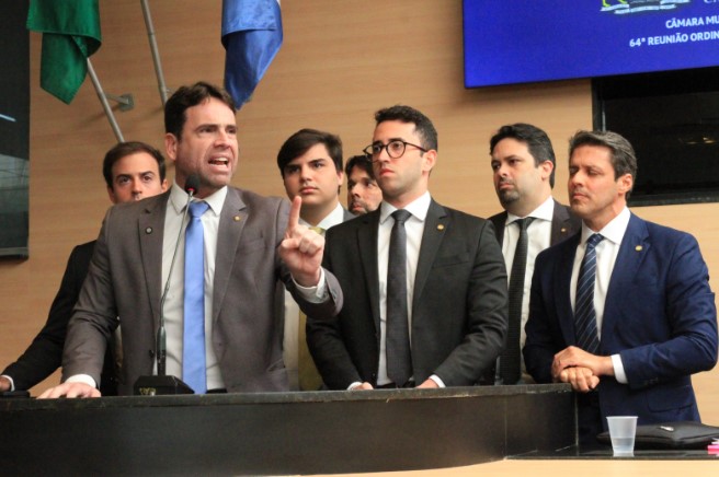 vereador-eduardo-moura-reação-contra-vereadora-jÔ-Captura de tela 2025-11-03 135955