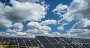 Verão aumenta a eficiência da energia solar? O que é mito e o que é verdade