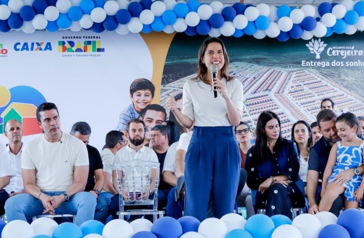 Em Caruaru, governadora Raquel Lyra entrega chaves da casa própria a 500 famílias no Condomínio Recanto das Cerejeiras