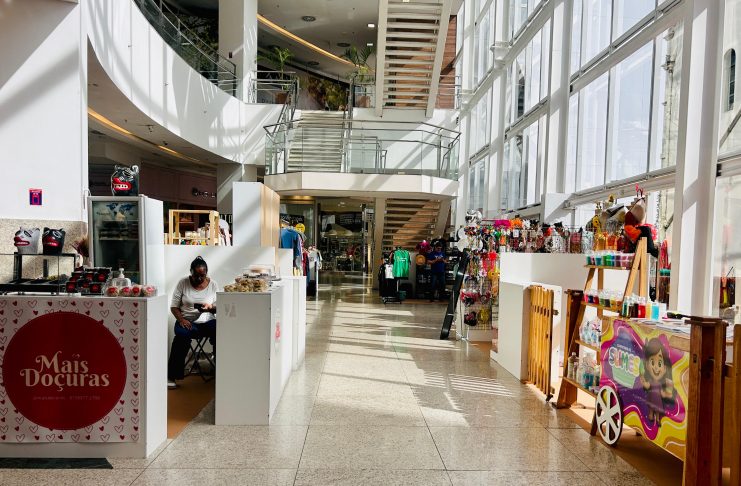 Carnaval com brilho e criatividade na Vitrine Empreendedora, do Paulista North Way Shopping