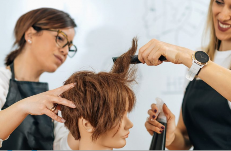 Senac oferece vagas para os cursos de Cabeleireiro e Barbeiro, em Vitória de Santo Antão e Recife