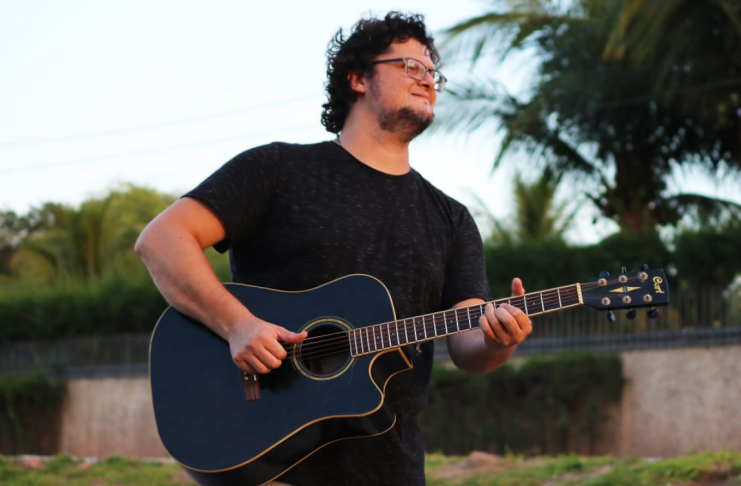 Projeto Som na Praça, do Shopping Costa Dourada, recebe o cantor Marcelo Vilar