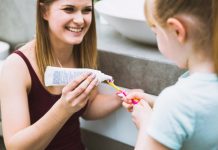 Saúde bucal é fundamental para pessoas com Síndrome de Down, alerta especialista