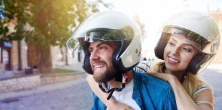 Garupa de moto: como o comportamento do passageiro influencia na segurança