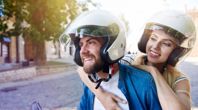 Garupa de moto: como o comportamento do passageiro influencia na segurança