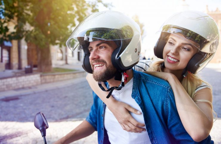 Garupa de moto: como o comportamento do passageiro influencia na segurança