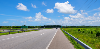Feriado de Tiradentes deve intensificar fluxo de veículos nas rodovias Rota do Atlântico e Rota dos Coqueiros, em Pernambuco
