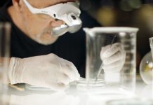 “Sua pele não é um teste”: Avon convida artistas para assinarem primeira tatuagem em pele feita em laboratório