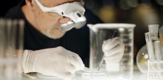 “Sua pele não é um teste”: Avon convida artistas para assinarem primeira tatuagem em pele feita em laboratório