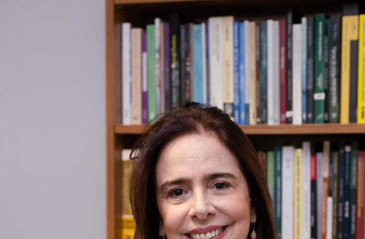 Psicanalista Maria Helena Fernandes, lança em Recife, livro sobre sofrimento, corpo e alimentação na clínica contemporânea