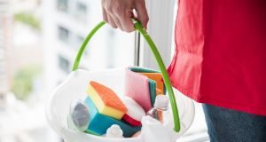 Especialista alerta: misturas caseiras de limpeza podem liberar gases tóxicos e colocar vidas em risco