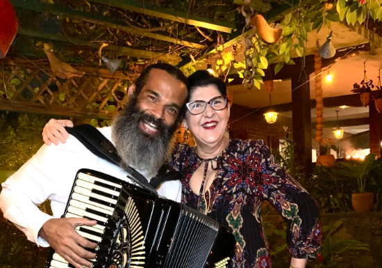 Forró de Candeeiro reúne música e cultura popular com Cezzinha neste sábado (16)