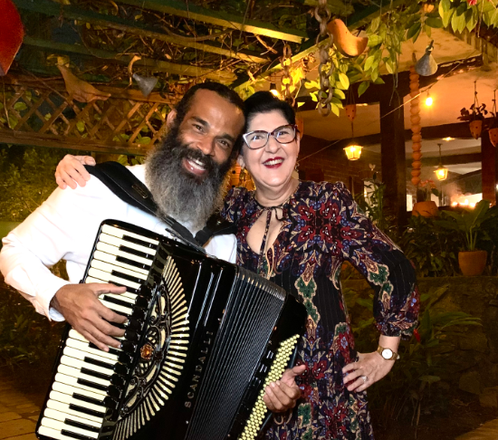 Forró de Candeeiro reúne música e cultura popular com Cezzinha neste sábado (16)