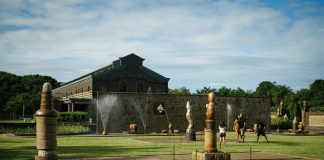 Com gratuidade neste domingo (24), Oficina Francisco Brennand reúne performance em homenagem ao cavalo-marinho e visita especial no encerramento da mostra “Noites de Sol”