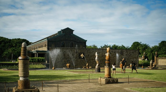 Com gratuidade neste domingo (24), Oficina Francisco Brennand reúne performance em homenagem ao cavalo-marinho e visita especial no encerramento da mostra “Noites de Sol”