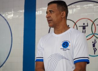 Manoel Tobias, ex-jogador e campeão mundial, comanda torneio de futsal na Semana S