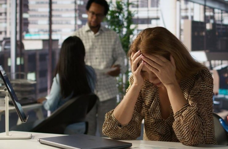 “O Diabo Veste Prada 2”, reacende debate sobre assédio moral e direitos trabalhistas no ambiente corporativo