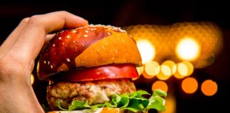 Dia do Hambúrguer: consumo excessivo na infância é prejudicial