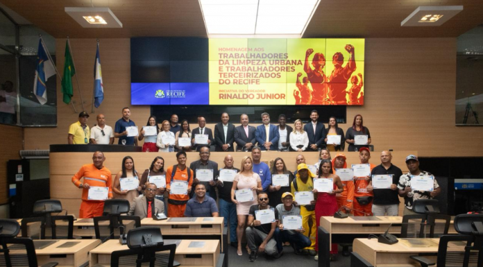 Garis e trabalhadores terceirizados são homenageados na Câmara Municipal do Recife