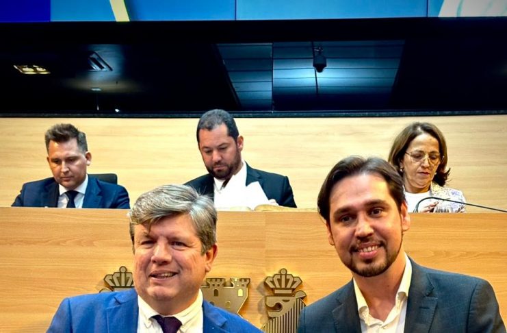 Tadeu Calheiros homenageia publicitário Michel Campos com o Prêmio Graça Araújo