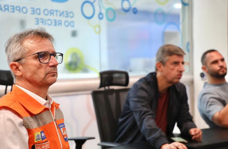 Diante das fortes chuvas, Recife disponibiliza 8 abrigos e orienta população evitar deslocamentos