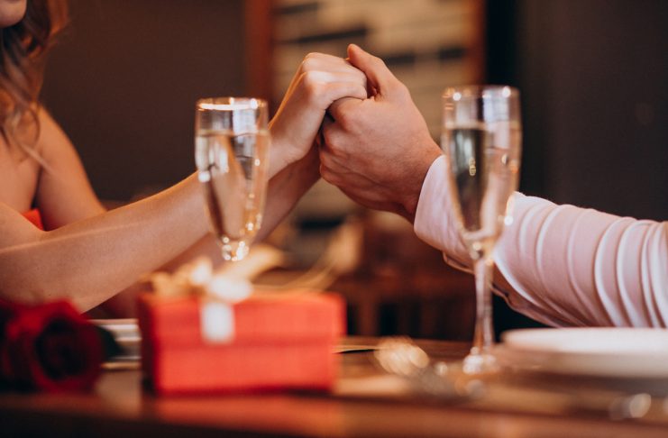 Estudantes de Gastronomia do Senac PE promovem jantar temático inspirado na Grécia, para o Dia dos Namorados