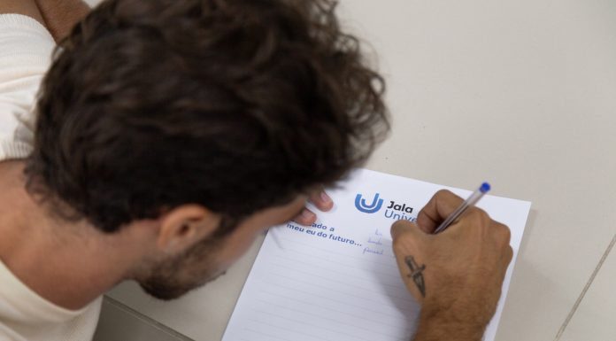 IA já impacta o emprego de jovens brasileiros e aumenta busca por formação em tecnologia