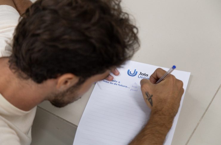 IA já impacta o emprego de jovens brasileiros e aumenta busca por formação em tecnologia