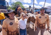 Deputada estadual Débora Almeida prestigia a 1ª Festa de Carros de Boi