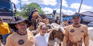 Deputada estadual Débora Almeida prestigia a 1ª Festa de Carros de Boi
