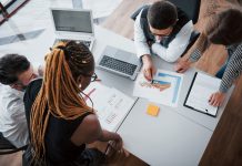 Mercado de trabalho amplia demanda por competências híbridas em diferentes profissões