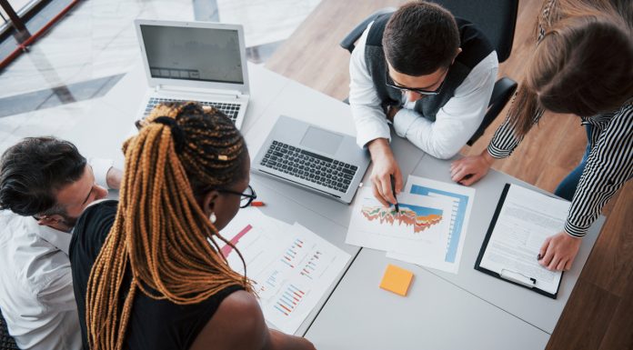 Mercado de trabalho amplia demanda por competências híbridas em diferentes profissões