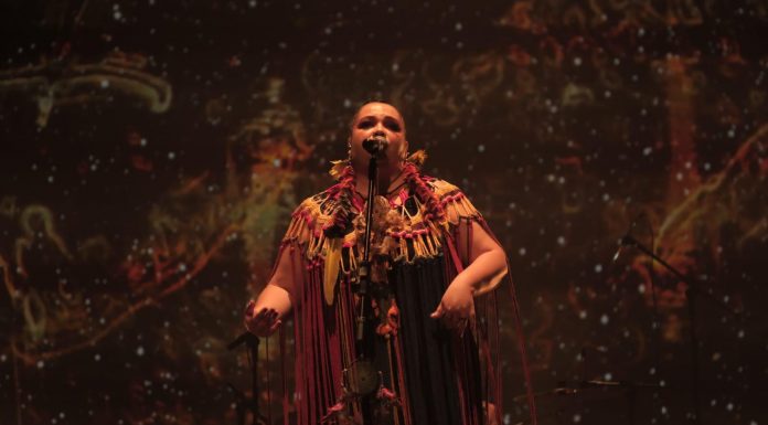 Cantora pernambucana Riáh apresenta o show Retinta no Sesc Bom Retiro, em São Paulo