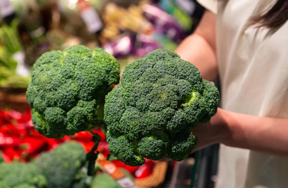 Brócolis vai muito além do prato: vegetal ajuda a fortalecer a imunidade e pode até beneficiar a pele