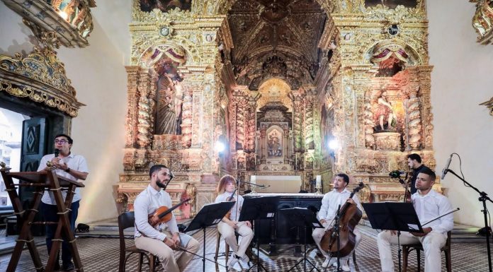 Música na Igreja emociona público com concerto no bairro de Santo Antônio, no Recife