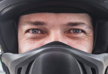 Dia do Motociclista alerta para os riscos que velocidade, vento e poeira representam à saúde dos olhos