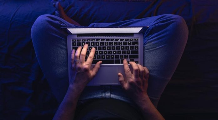 Wi-Fi público pode expor senhas, dados bancários e informações pessoais durante viagens