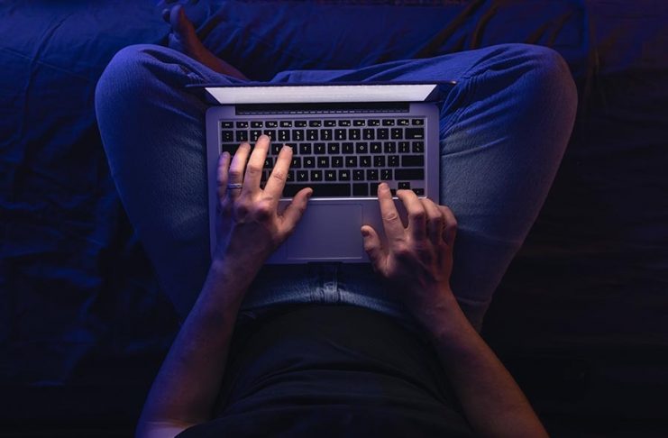 Wi-Fi público pode expor senhas, dados bancários e informações pessoais durante viagens