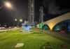 Recife Expo Center ilumina fachada nas cores verde e amarelo, em apoio às campanhas de conscientização de julho