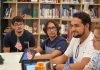 Evento gratuito no Recife combina café e conversação para incentivar a prática do inglês