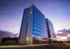 Hotel Intercity Costa Dourada promove happy hour com o cantor Lucas