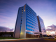 Hotel Intercity Costa Dourada promove happy hour com o cantor Lucas