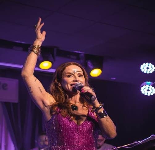 Caixa Cultural Recife apresenta espetáculo, em homenagem aos 80 anos de nascimento de Beth Carvalho